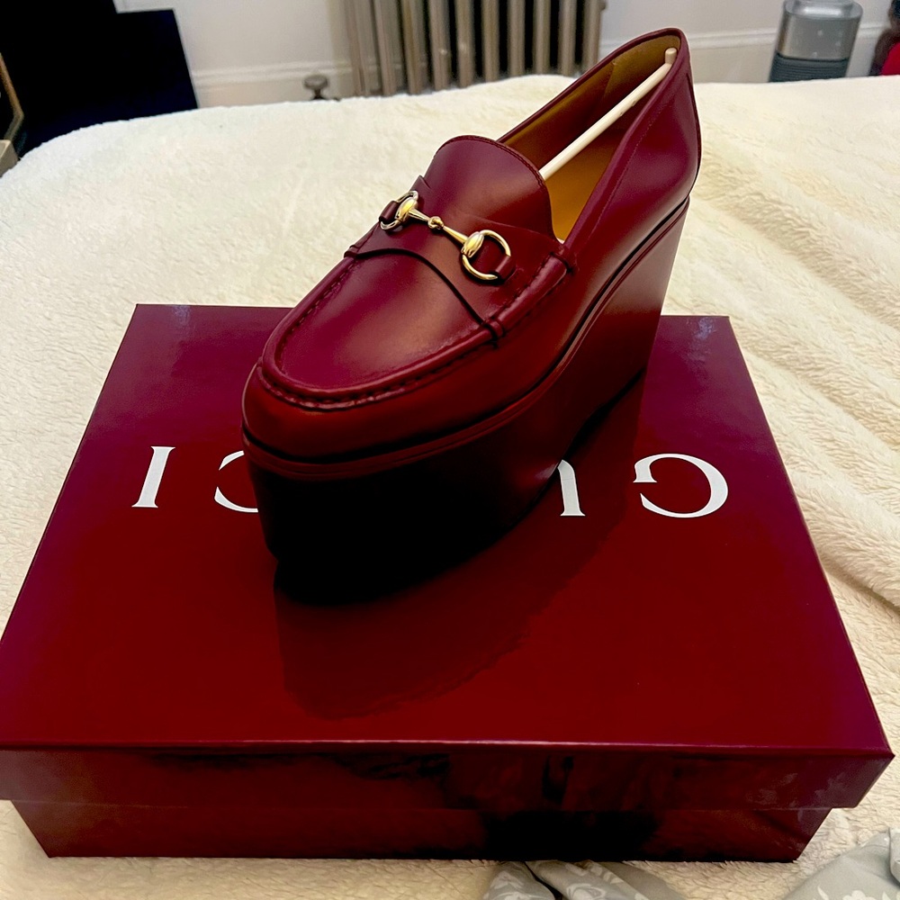 GUCCI wedge loafers *NEVER WORN* NWT size 40 70% OFF